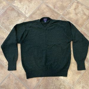 Pendleton discontinued mens 100% Lambswool sweater, vneck, good condition